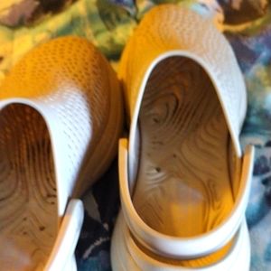 Skechers crocks